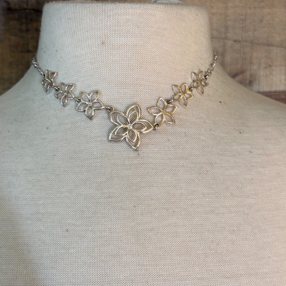 Silver Tone Openwork Floral Bib Necklace Filigree Flower Link Chain 16 Inch